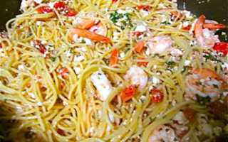 Спагетти с креветками и сыром фета