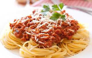 Спагетти с томатно-мясным соусом