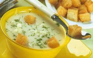 Суп-пюре из цветной капусты и картофеля с гренками
